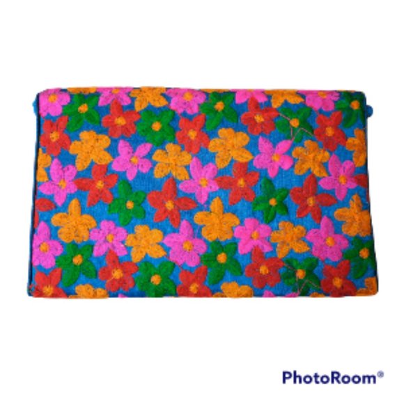 NWT Embroidered Envelope Clutch - Picture 4 of 12